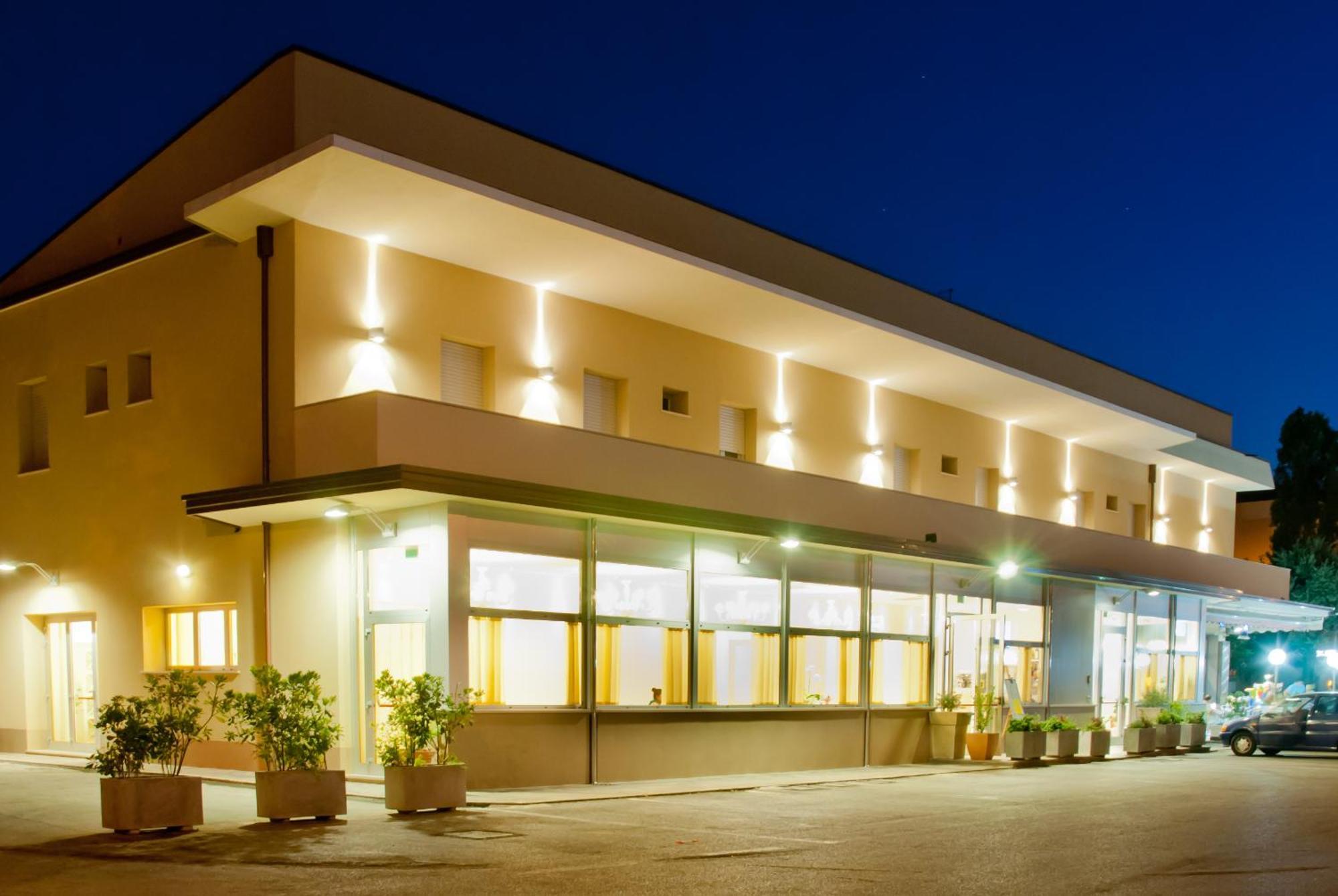 Hotel Ristorante Cesare ซาวิญาโน ซุล รูบิโกเน ภายนอก รูปภาพ