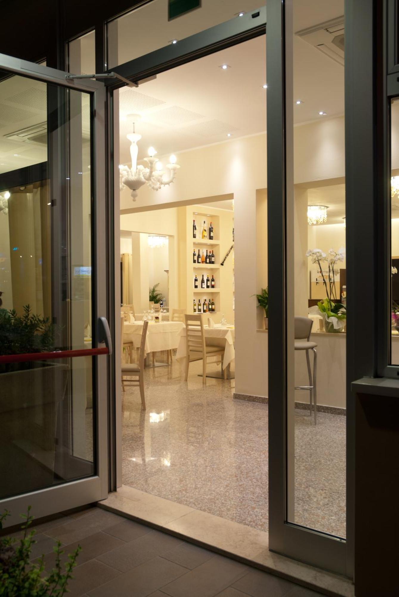 Hotel Ristorante Cesare ซาวิญาโน ซุล รูบิโกเน ภายนอก รูปภาพ